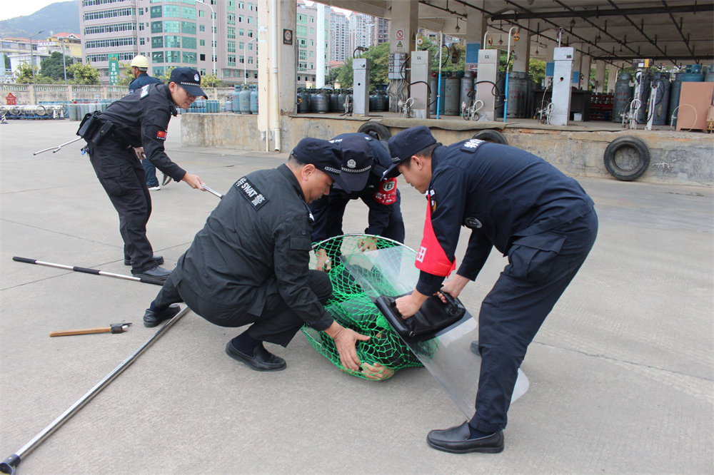 4、特警制服歹徒.JPG